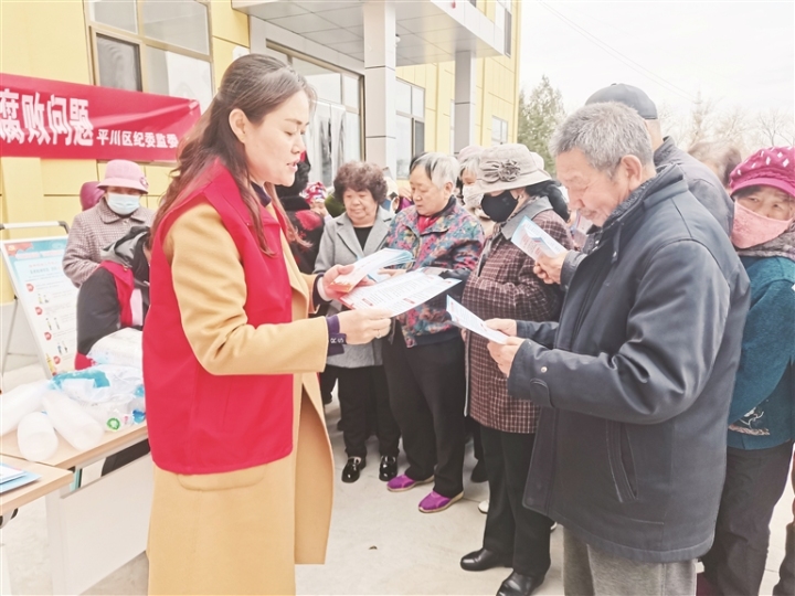     近日，平川区纪委监委深入基层开展“依法信访有效举报”宣传活动，引导群众依法、有序、有效、理性表达诉求，提升群众参与监督的积极性，构建良好的信访举报环境。        吴文莉 摄