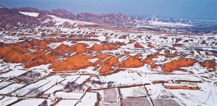     五佛乡丹霞雪霁